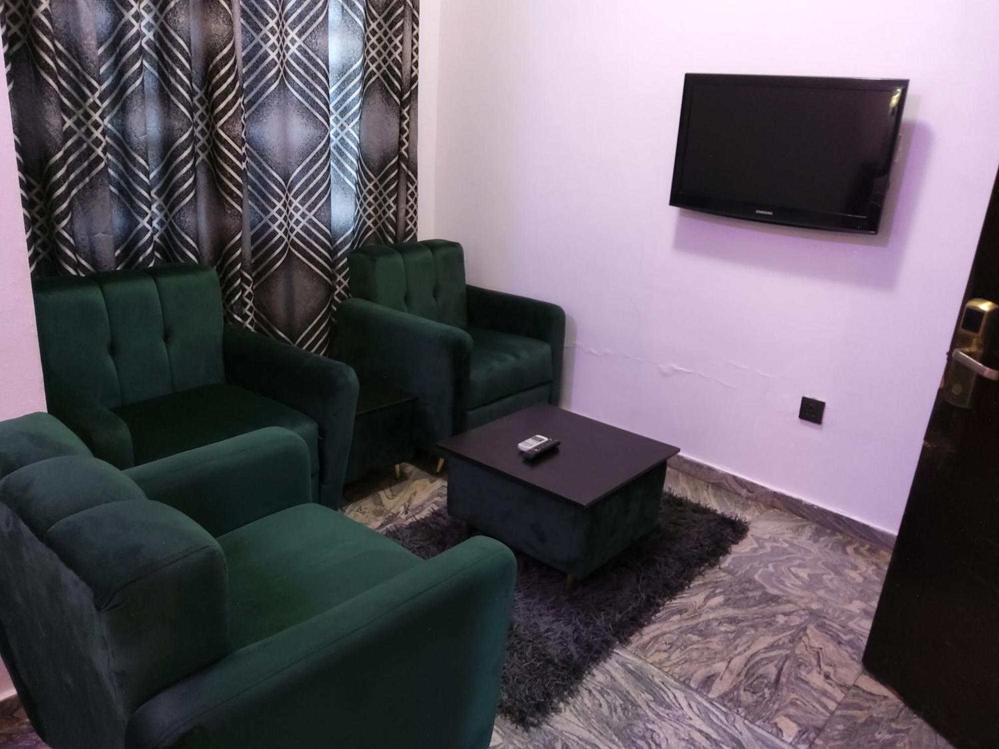 Crownedge Hotels Икея Экстерьер фото