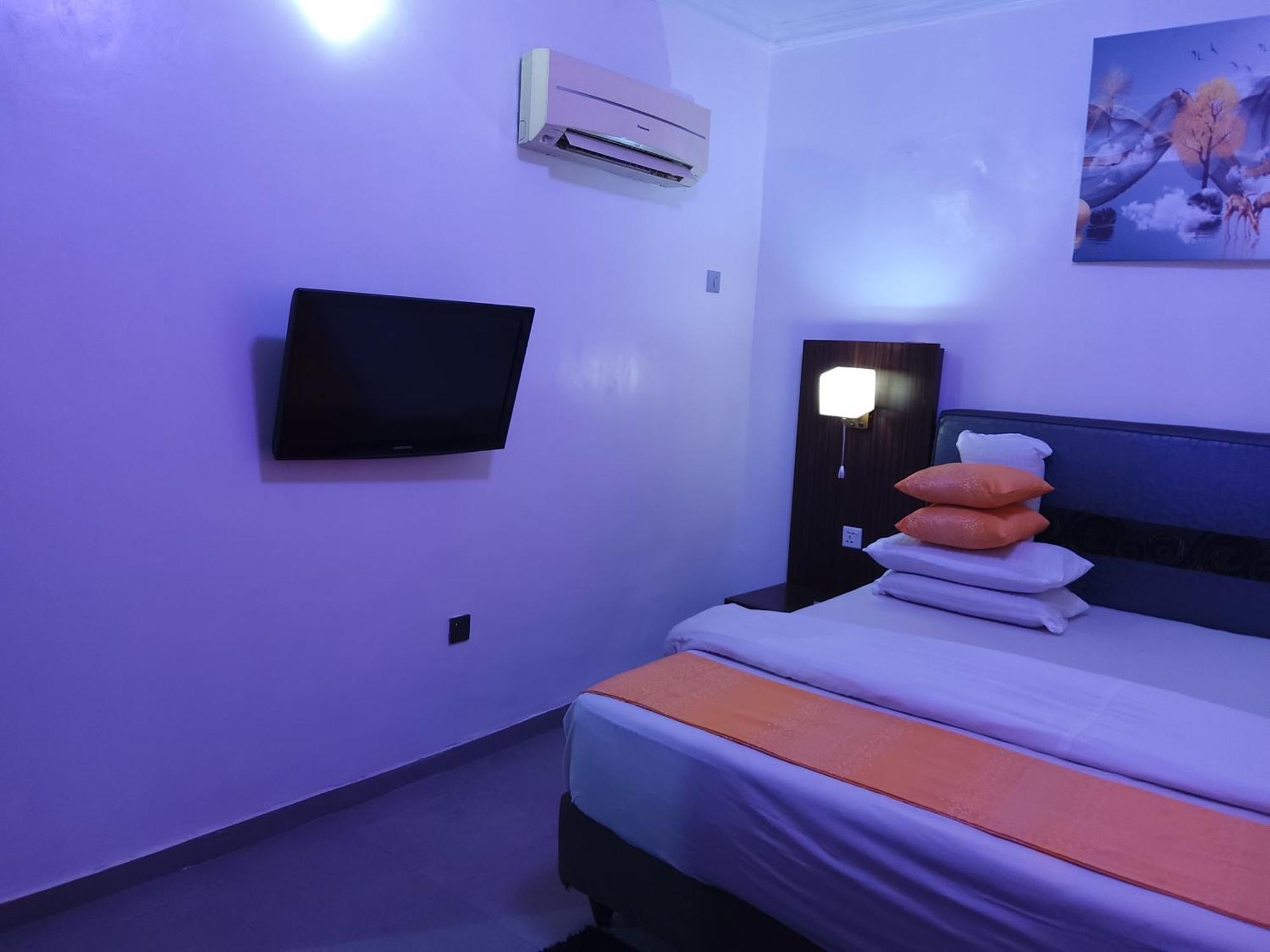 Crownedge Hotels Икея Экстерьер фото