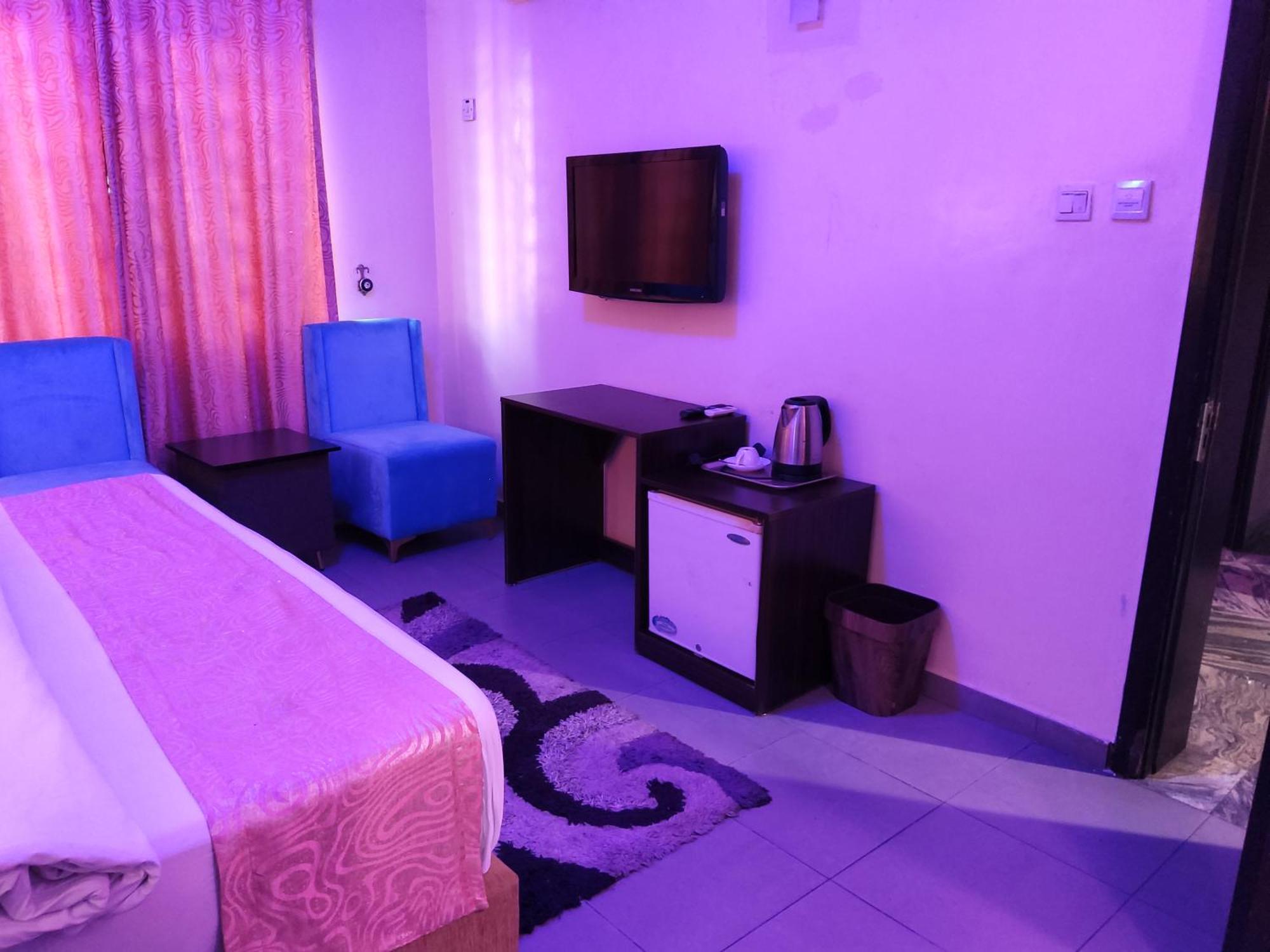Crownedge Hotels Икея Экстерьер фото